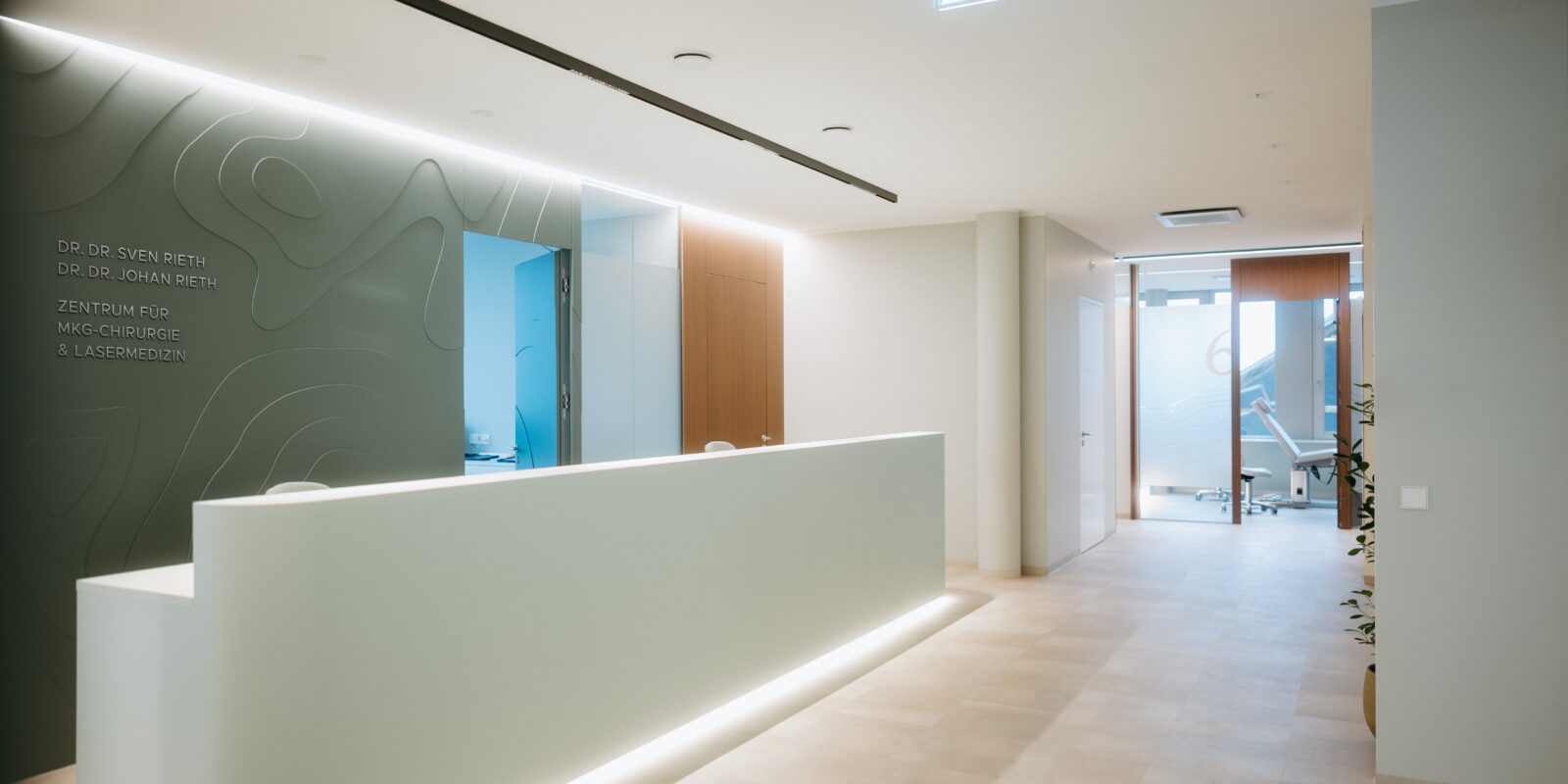 Eingangsbereich der Praxis Rieth.